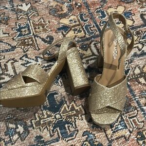 Top Moda Women's Gold Platform Heels